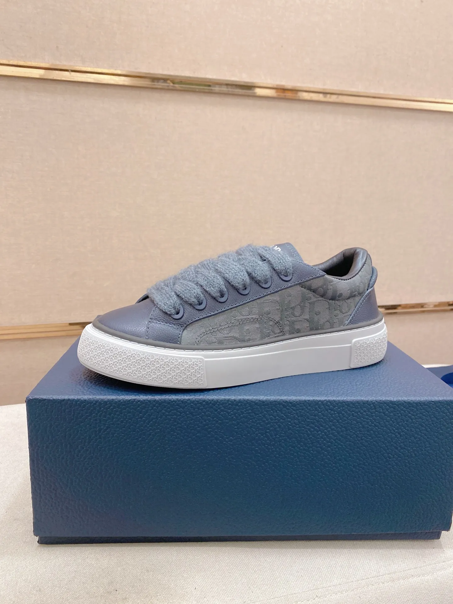 Factory price: 300 Men's shoes 💰[Dior·Dior] Top 🔍Couple style 💏🔍New casual sports style couple shoes, new four-season design, perfect workmanship, lace-up lazy style to create cabinet quality, upper: imported first-layer cowhide, sheepskin lining is soft and comfortable, ultra-light TPU wear-resistant outsole, simple, versatile fashion men's shoes, excellent color code number 35--44